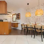 Spacious Two-Story 4-Bedroom House With Parking And Garden In Warsaw By Noclegi Renters