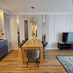 Apartament Elegance, Metro, Free Parking