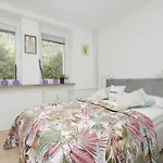 Okopowa Rodzinny Apartament Z Balkonem Warszawa By Noclegi Renters