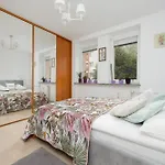 Okopowa Rodzinny Apartament Z Balkonem Warszawa By Noclegi Renters