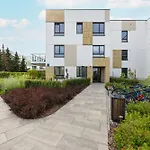 Spacious Family Apartment With Garden & Parking By Noclegi Renters