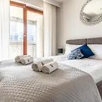 Central Warsaw Apartment - Great Location- Cozy One Bedroom Apartment- Wronia 45