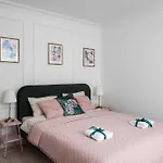 Lovely Downtown Studio At Most Lively Hoza Street, Discover Warsaw On Foot