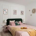 Lovely Downtown Studio At Most Lively Hoza Street, Discover Warsaw On Foot