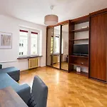 Metro Raclawicka Snug Apartment