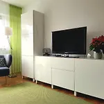 Wygodny Dwupokojowy Apartament Pomiedzy Lotniskiem A Centrum