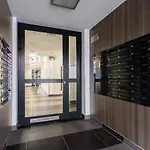 Vista Apartment Metro Plocka