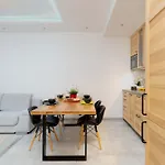 Bright Apartment With Parking And Remote Work In Warsaw Wola By Noclegi Renters
