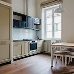 Apartament Miodowa
