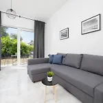 Wyjatkowy Apartament Z Uroczym Ogrodkiem Oraz Parkingiem By Noclegi Renters