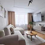 Prime Prive Apartment 65Tv Ac Standing Desk King Bed