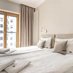 Close- Urban Chic - Luxury Warsaw Stays - Mennica Residence - 4 Bedrooms