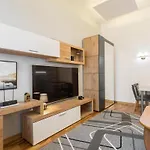 Chic Apartments - City Center - Cozy And Comfortable - Wspolna
