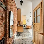 Saska Kepa Loft Style Apartment