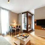 Deluxe Apartments Free Parking