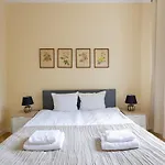 Chic Apartment - 10 People - City Center -Nowy Swiat