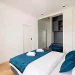 Metro Slodowiec Deluxe Apartment By Bookinghost