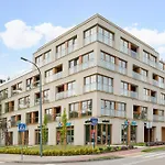 Metro Slodowiec Deluxe Apartment By Bookinghost