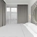 Warsaw Sarmacka Apartment With Gym, Sauna And Parking By Noclegi Renters