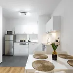 Chic Apartments - Modern And Cozy - Central Location - Pereca