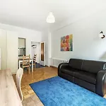 Friends Avenue Apartment