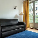 Friends Avenue Apartment