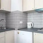 Friends Avenue Apartment