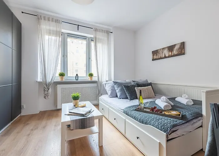 Marszalkowska 83 - Bezplatny Parking - Free Parking - W Pelni Wyposazona Kuchnia - 500M Do Dworca Centralnego - Okna Od Strony Dziedzinca - Wifi - Smart Tv