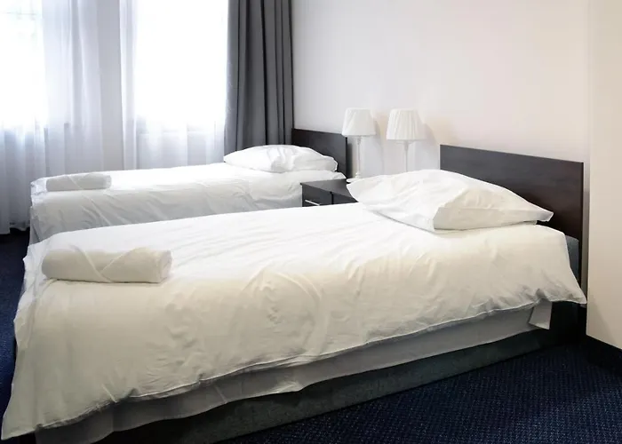 Baza Hotelowa Bobrowiecka 9