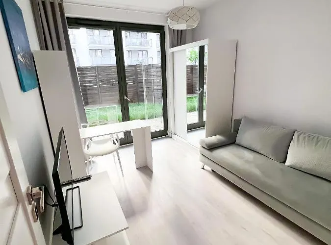 Bliska Wola, Apartament 3 Pokoje Z 40M2 Ogrodkiem