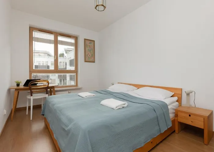 Spacious & Homely Apartment With Parking In Wilanow By Renters