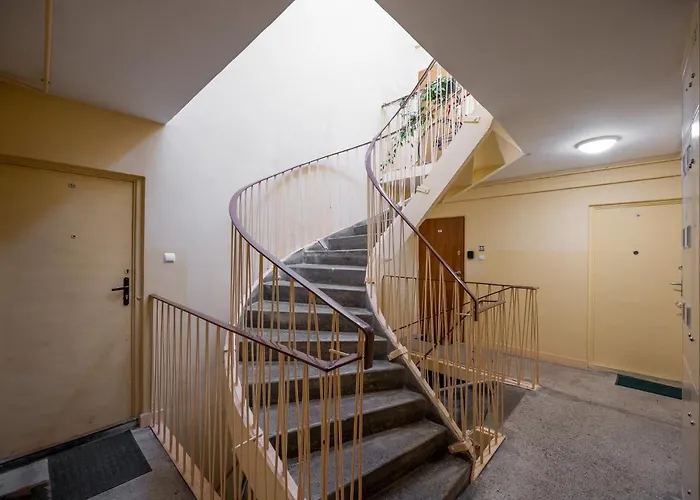 Varsovia Metro Comfort Apartment