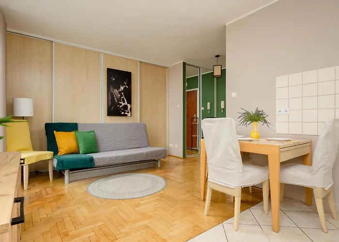 Floral Green Apartment With Balcony Near Warszawa Gdanska By Noclegi Renters