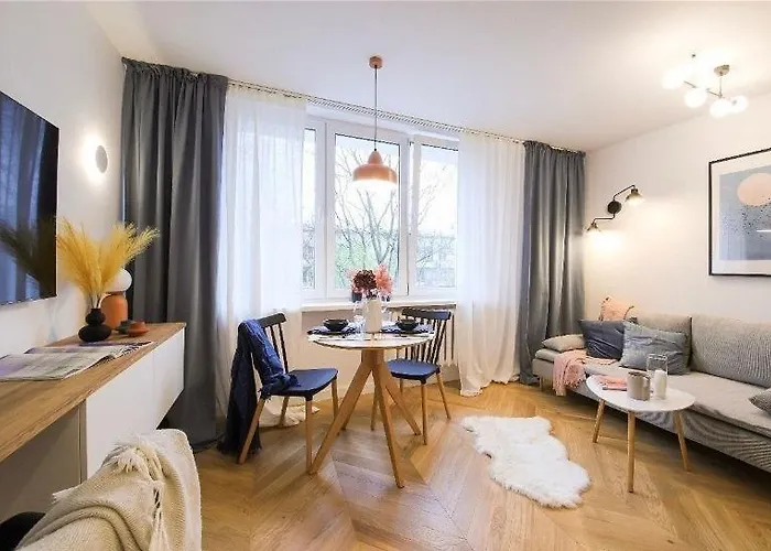 Designer Studio With Bedroom Near Old Town Dubois