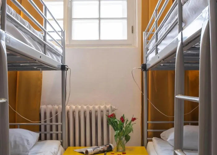 New World St Hostel And Private Room