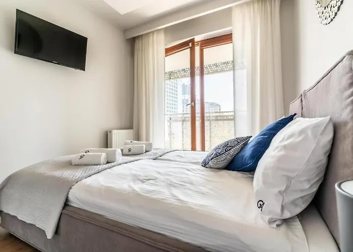 Central Warsaw Apartment - Great Location- Cozy One Bedroom Apartment- Wronia 45