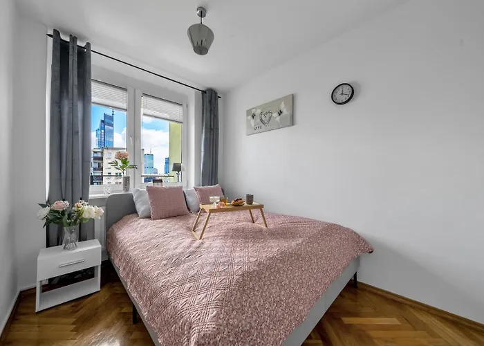 Warsaw Central Apt - 9Th Floor, Balcony, Tram&Bus - By Rentujemy