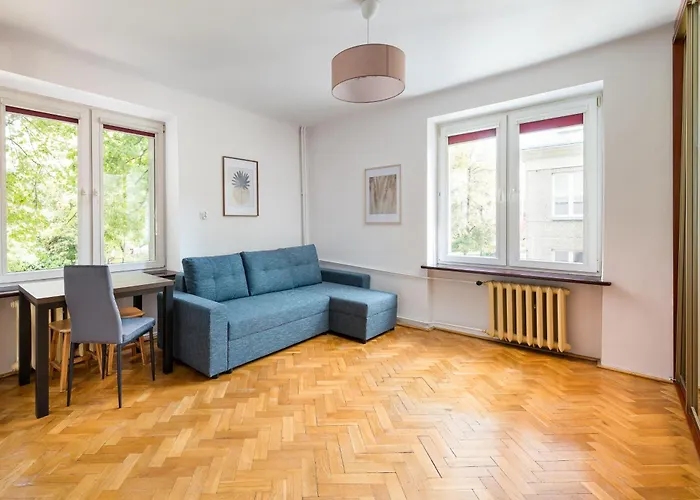 Metro Raclawicka Snug Apartment