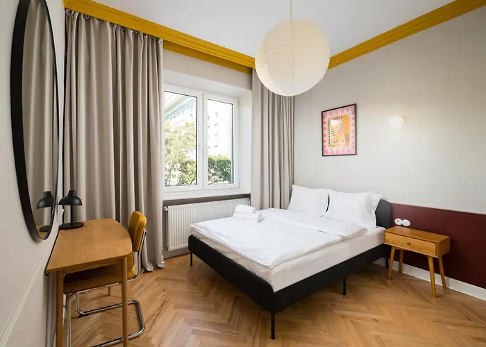 Hala Mirowska Spacious Apartment
