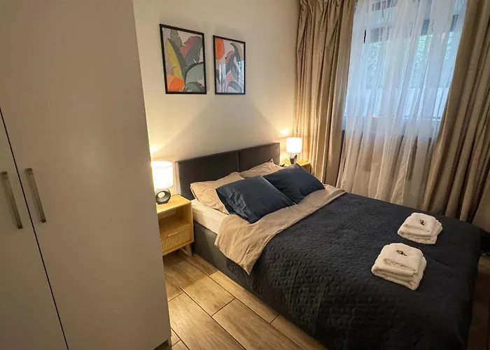 B1 - Duke Room - Warsaw City Haven - Shared Bathroom
