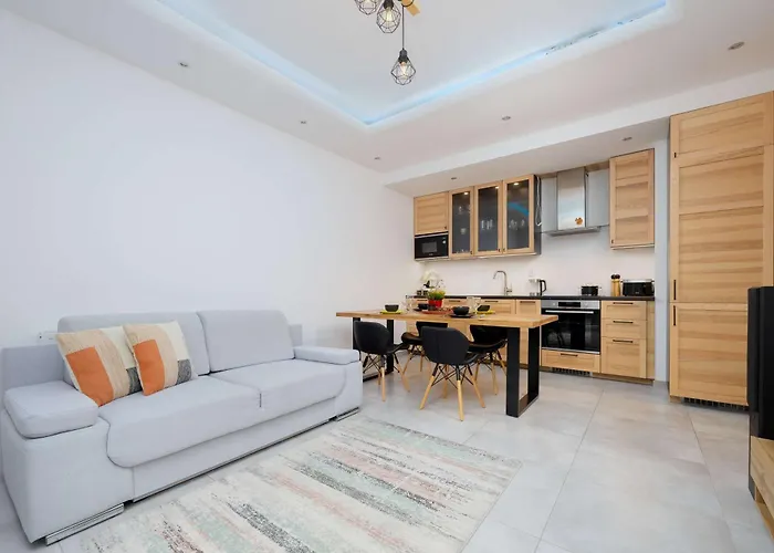 Bright Apartment With Parking And Remote Work In Warsaw Wola By Noclegi Renters