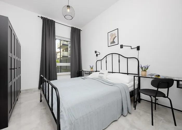 Wyjatkowy Apartament Z Uroczym Ogrodkiem Oraz Parkingiem By Noclegi Renters