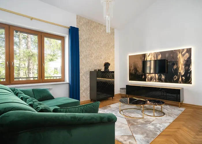 Close- Golden Villa Saska Kepa - Fully Renovated 2025