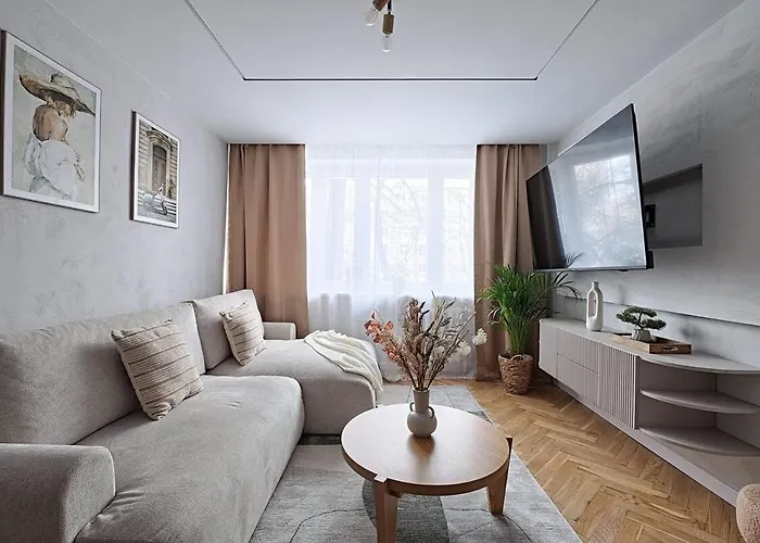 Prime Prive Apartment 65Tv Ac Standing Desk King Bed