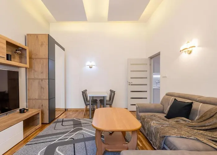 Chic Apartments - City Center - Cozy And Comfortable - Wspolna