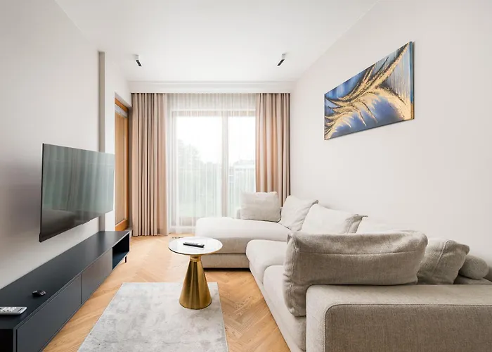 Metro Slodowiec Deluxe Apartment By Bookinghost
