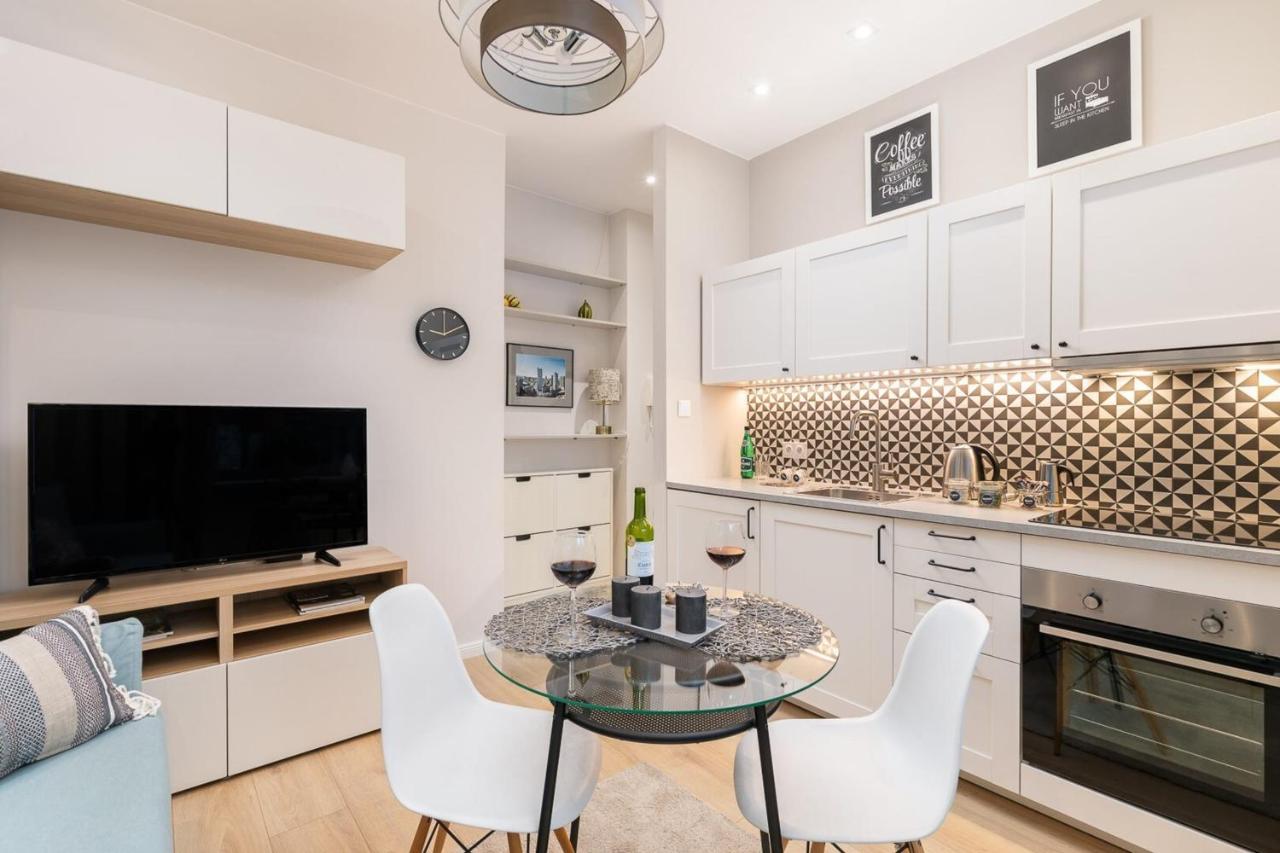 Twarda 14 - Elegant By Renters Apartment Warsaw