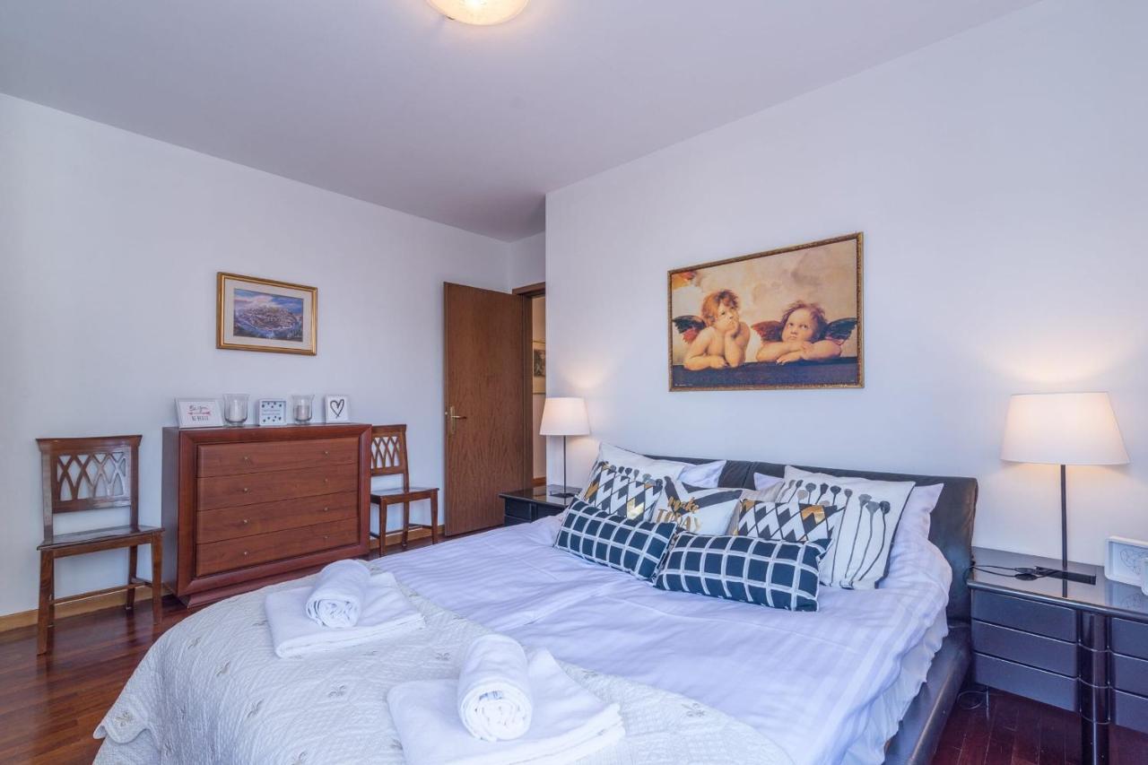 Rent Like - Aleja Jana Pawla Ii 61 Warsaw