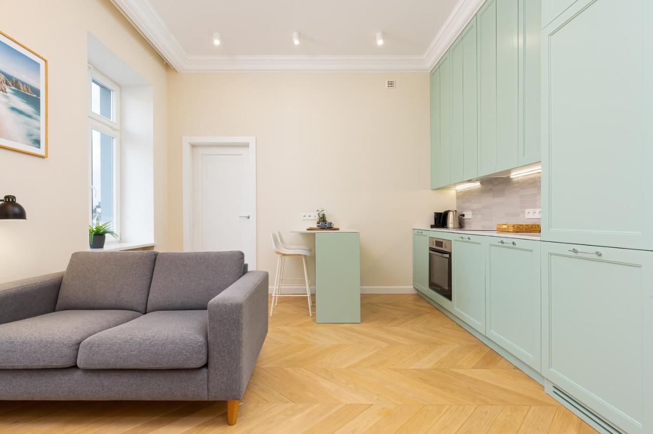 Targowa By Renters Apartment
