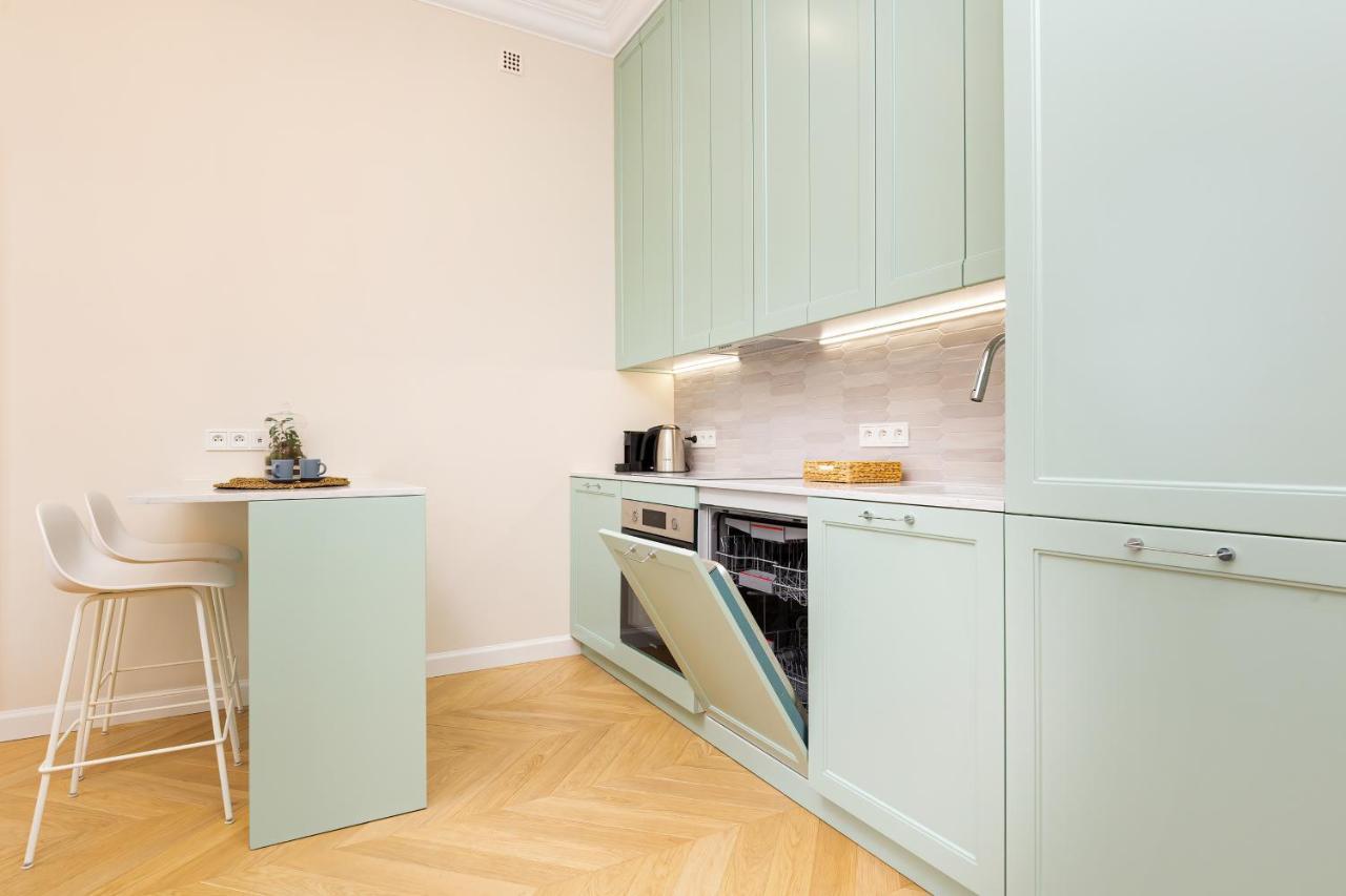 Targowa By Renters Apartment